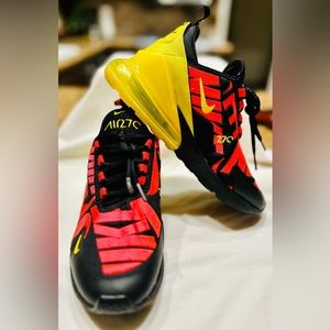 Nike Air Max 270- AV4076-001.Boys 5Y/women size 7